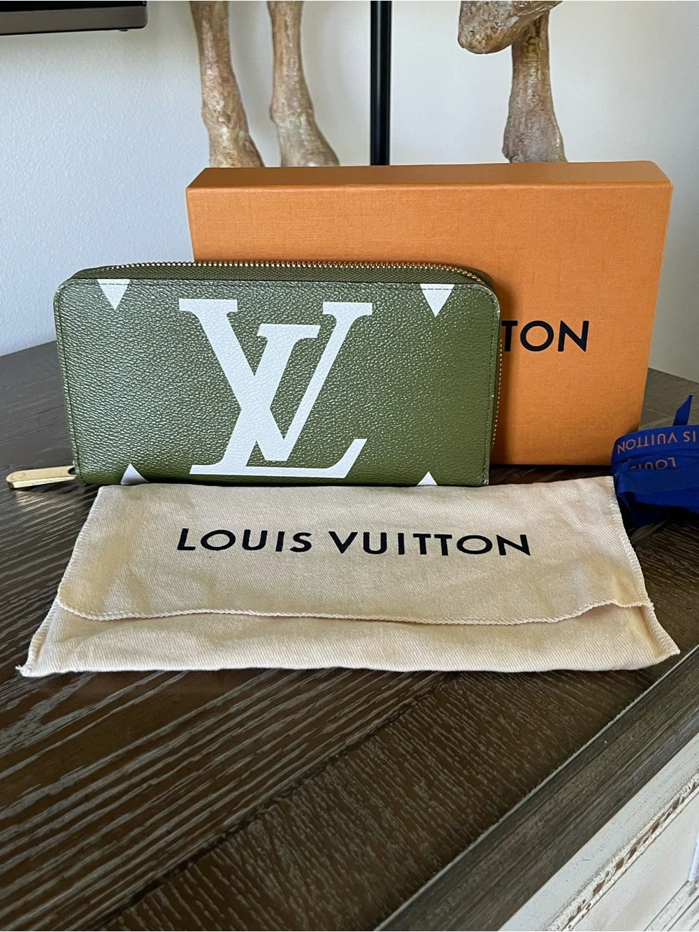 Louis Vuitton Monogram Giant Zippy Wallet